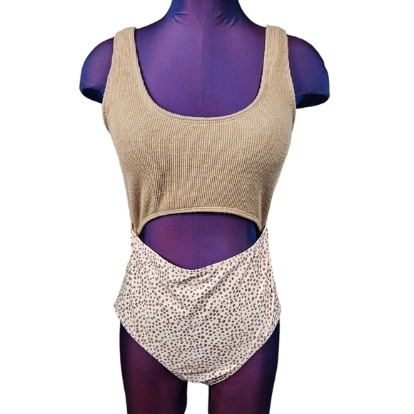 Unbranded Neutral Cut Out One Piece Swim Suit Bathing Suit Size Medium Women Q15 - Picture 9 of 9